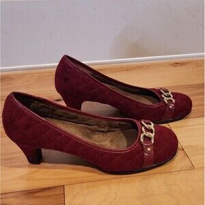 Aerosoles red and gold quilted heels 8.5 minor discoloration on heel as Pictured